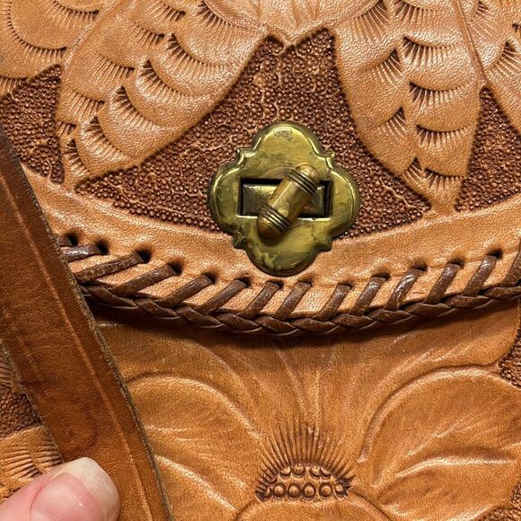 Vintage Hand Tooled Leather Shoulder Purse - Picture 3 of 9